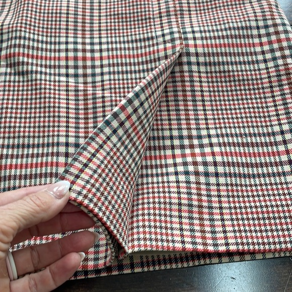 Akris Punto Beige Red Green Plaid Skirt Above knee Size 10 Pleats Designer NWOT - Picture 10 of 14